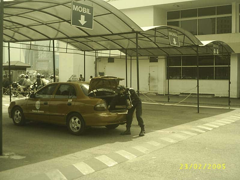 site security services car checkpoint